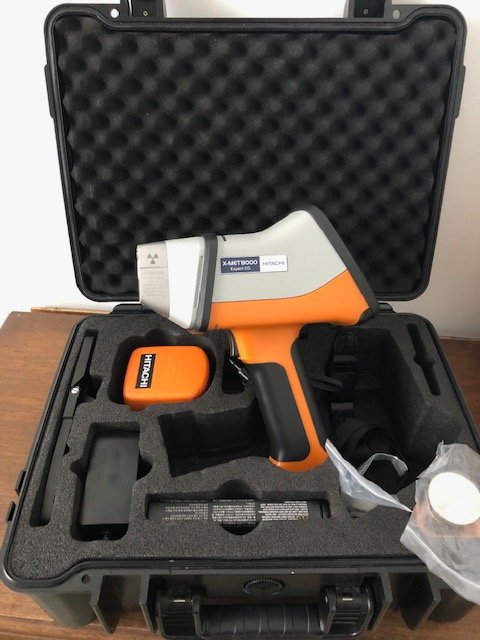 Hitachi X-MET 8000 Expert Geo XRF Analyzer